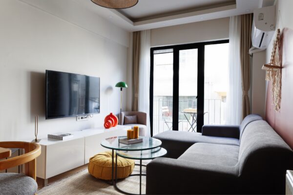 Deluxe 1+1 Apartment with Balcony – Galata Abraham