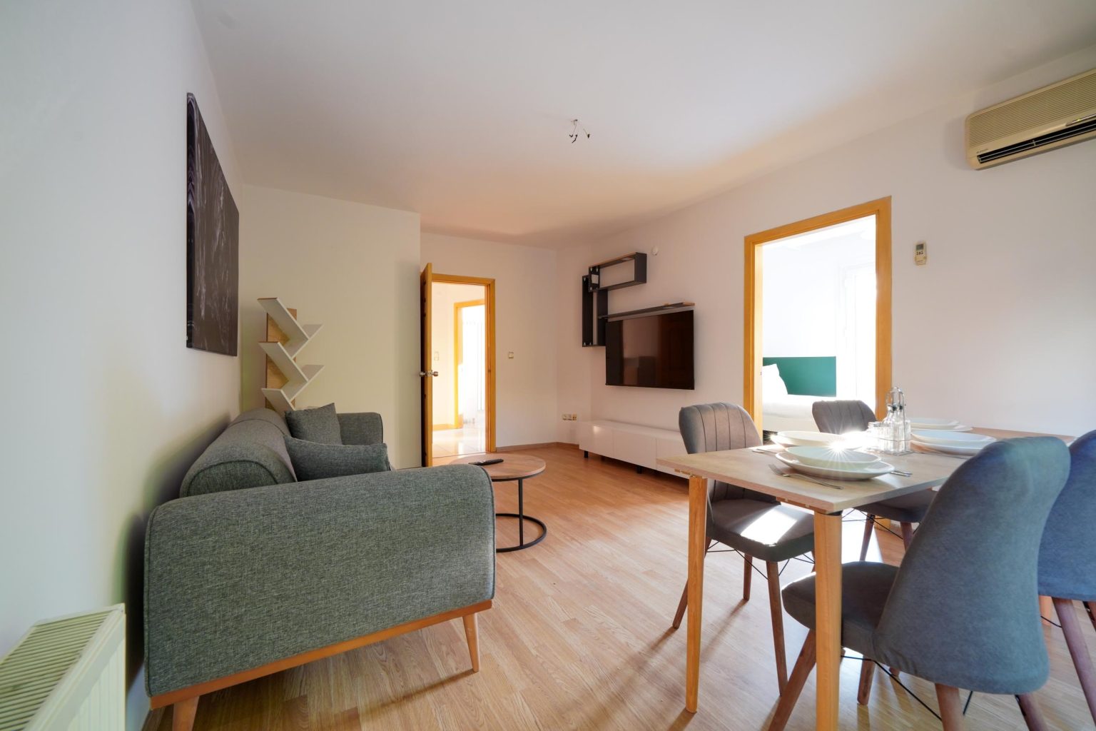 Bright living space suitable for working